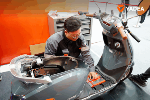 Artboard 1 copy Hội tụ tri thức – Nâng tầm chuẩn mực dịch vụ toàn cầu cùng Yadea