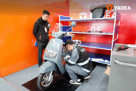 Artboard 5 copy Hội tụ tri thức – Nâng tầm chuẩn mực dịch vụ toàn cầu cùng Yadea