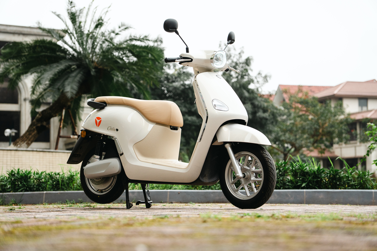 Xe không tạo ấn tượng bằng sức mạnh, thay vào đó là kiểu dáng và công nghệ. 
